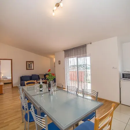Apartment Dolac 1808