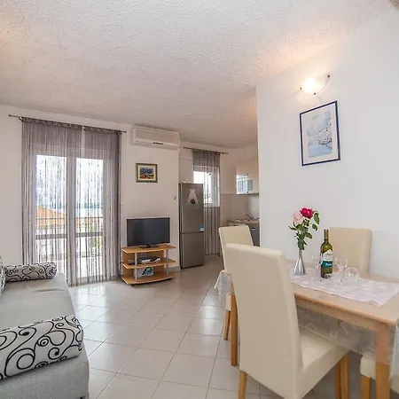 Dolac 1808 Apartment